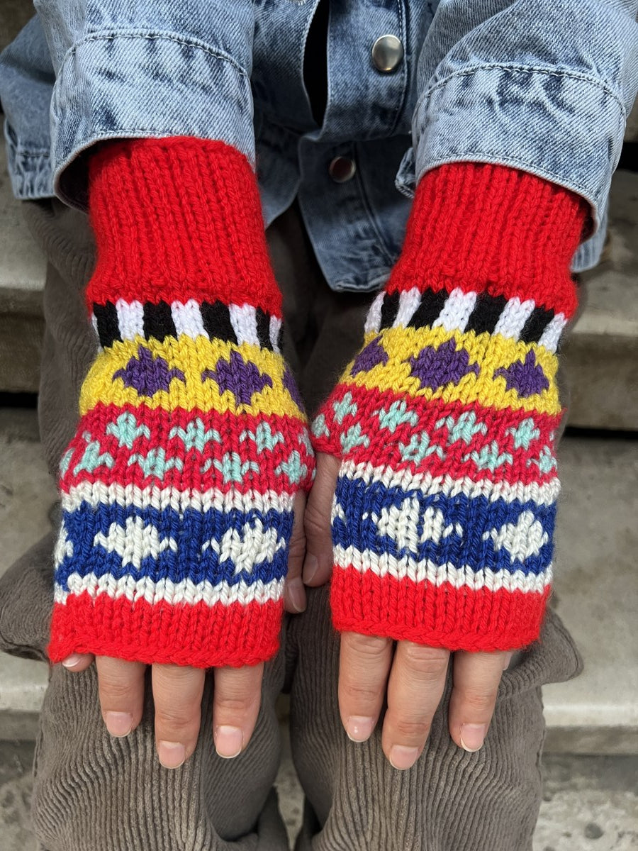 El Yapımı Yılbaşı Bere ve Eldiven Takımı – Kırmızı Desenli