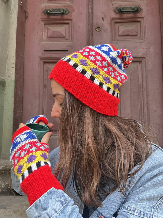 El Yapımı Yılbaşı Bere ve Eldiven Takımı – Kırmızı Desenli